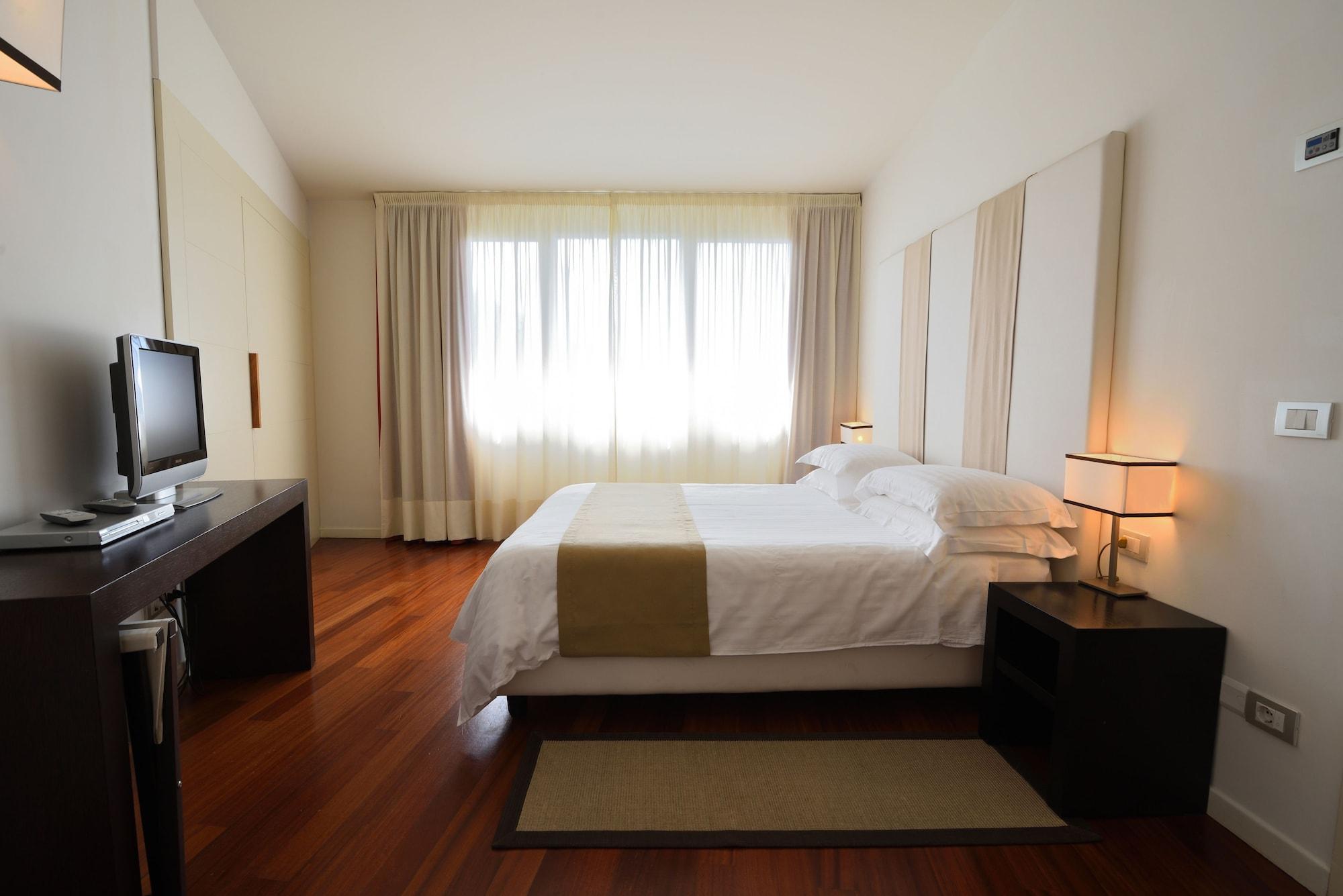 Eden Rock Apart-hotel 4*
